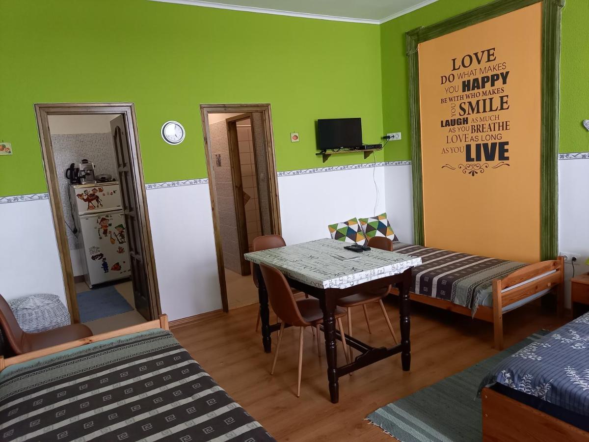 Gabor Vendeghaz Apartment Eger Luaran gambar